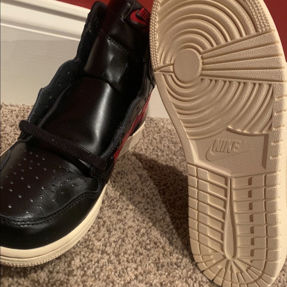 Jordan Retro 1 High OG Defiant - Couture - Picture 5 of 8